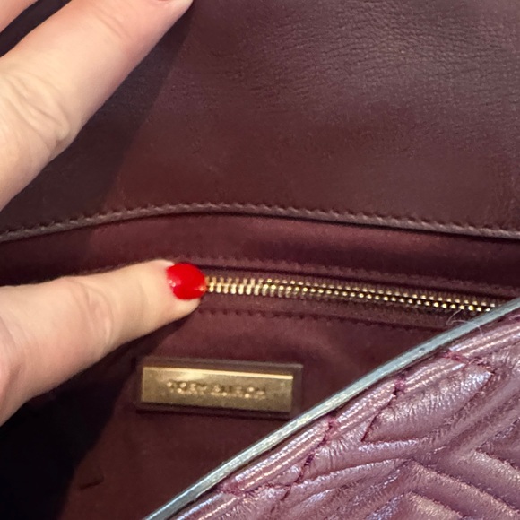 Tory Burch Elegant Burgundy Quilted Shoulder Bag with adjustable strap - Picture 9 of 14